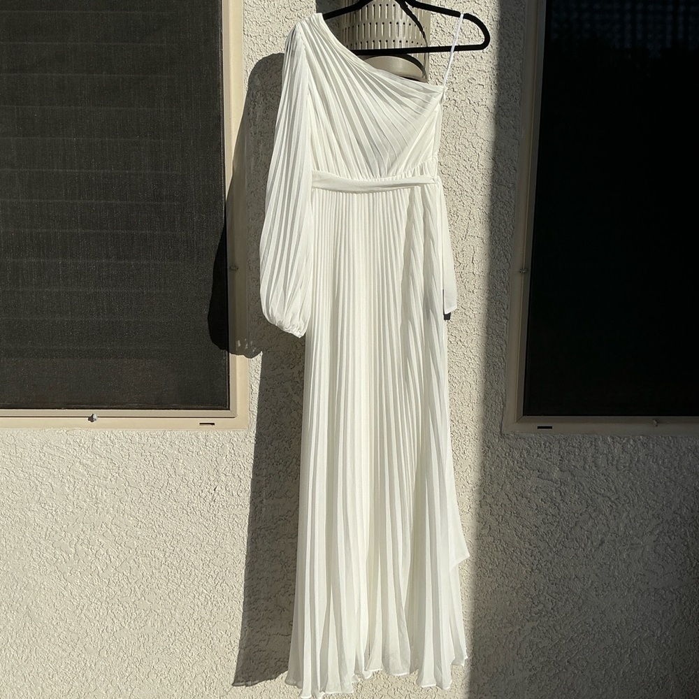 NWT Lulu’s Divine Charm White Pleated One-Shoulder Maxi Dress Extra Small Chic - Picture 3 of 10